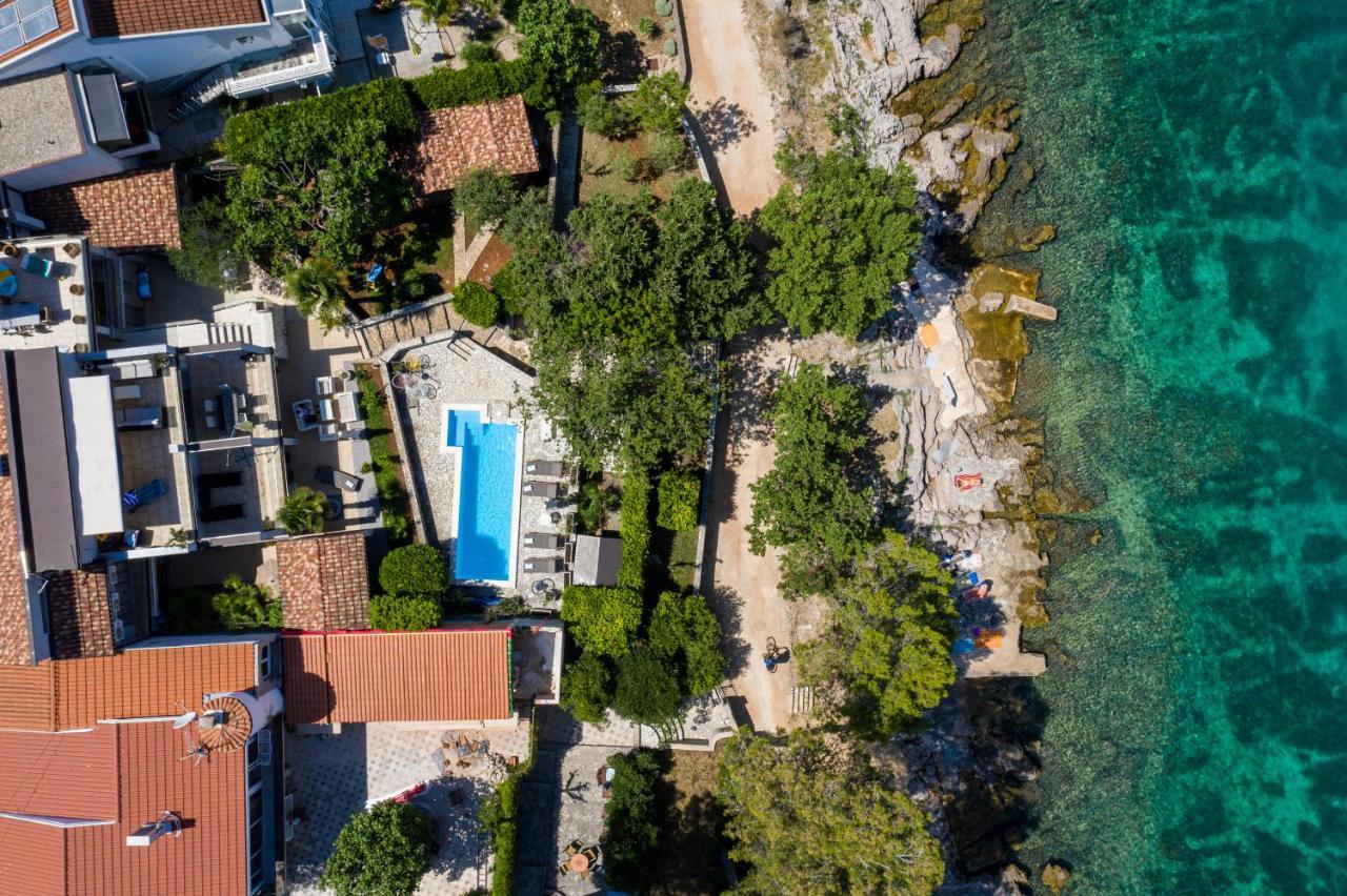 Apartments Ana Malinska Exterior photo
