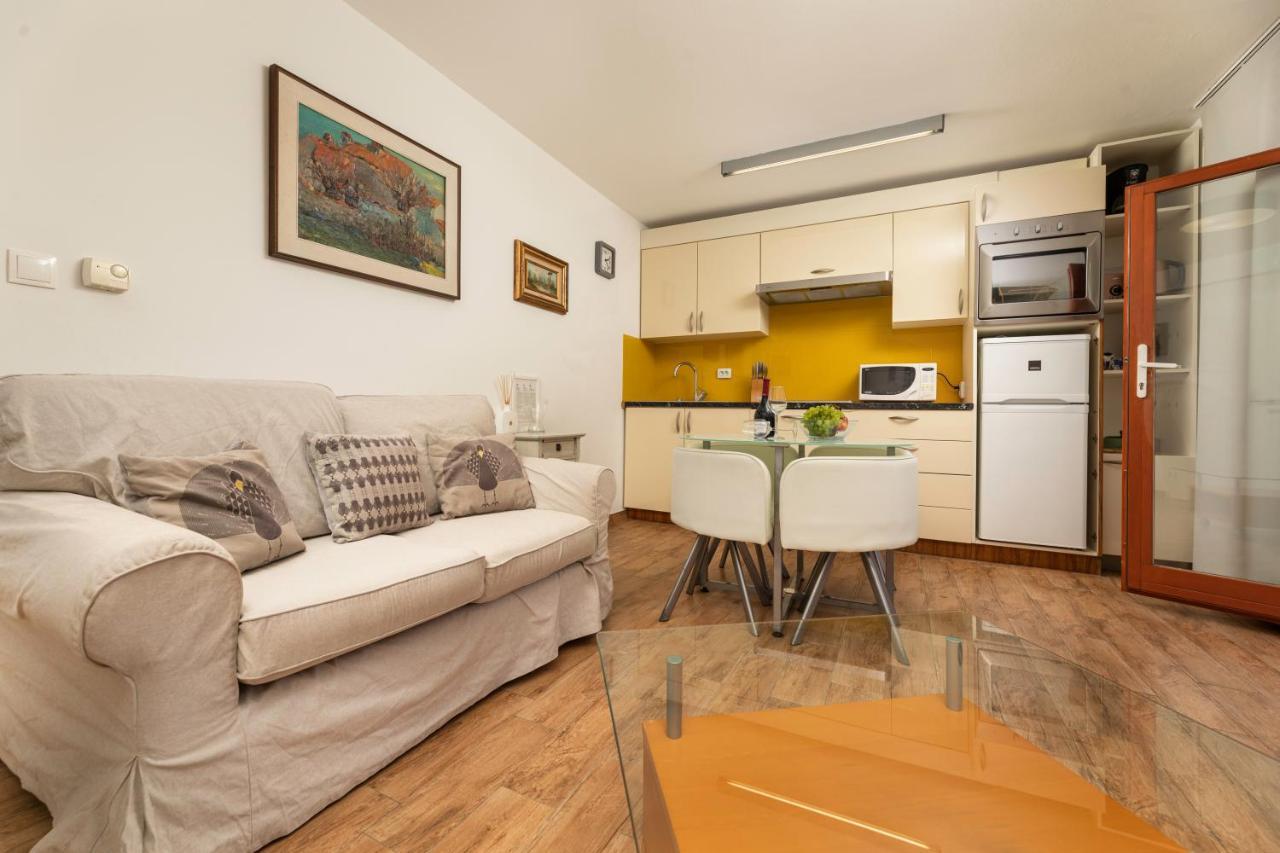 Apartments Ana Malinska Exterior photo